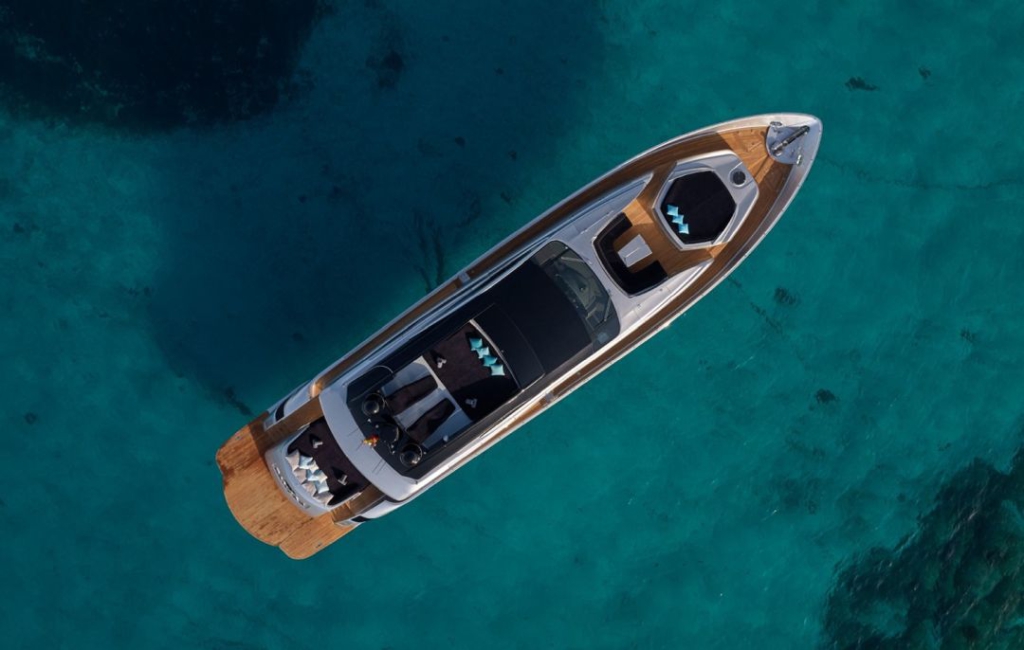 Super yates Pershing 90