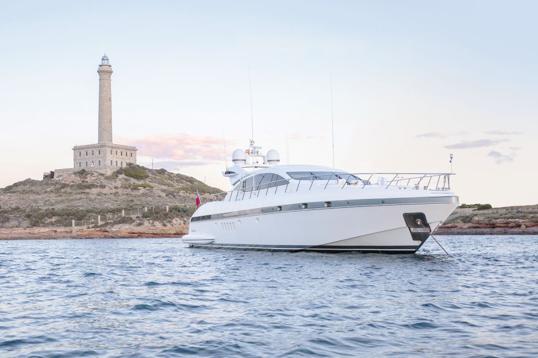 Super yates Mangusta 92 – Chill out Super yates Mangusta 92 - Chill out