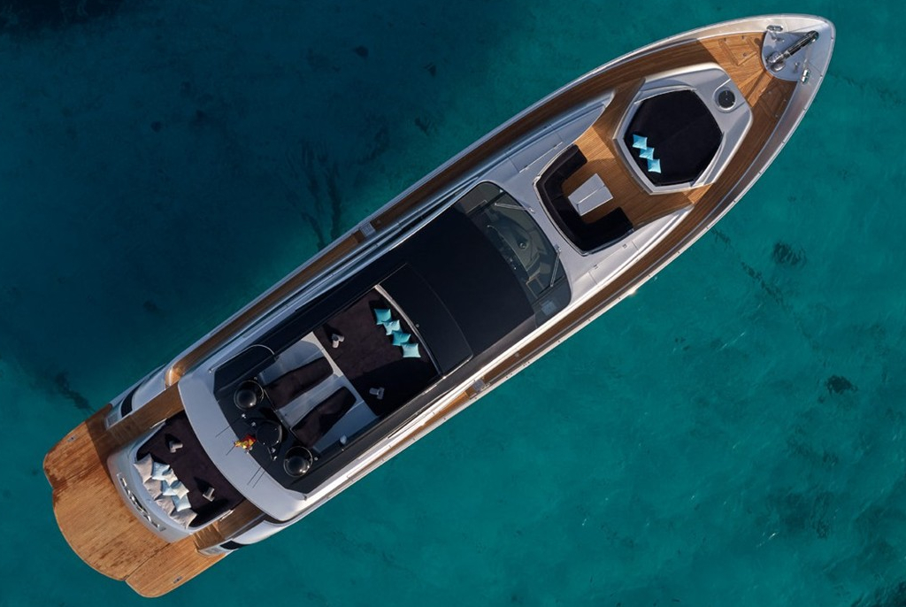 Pershing 90