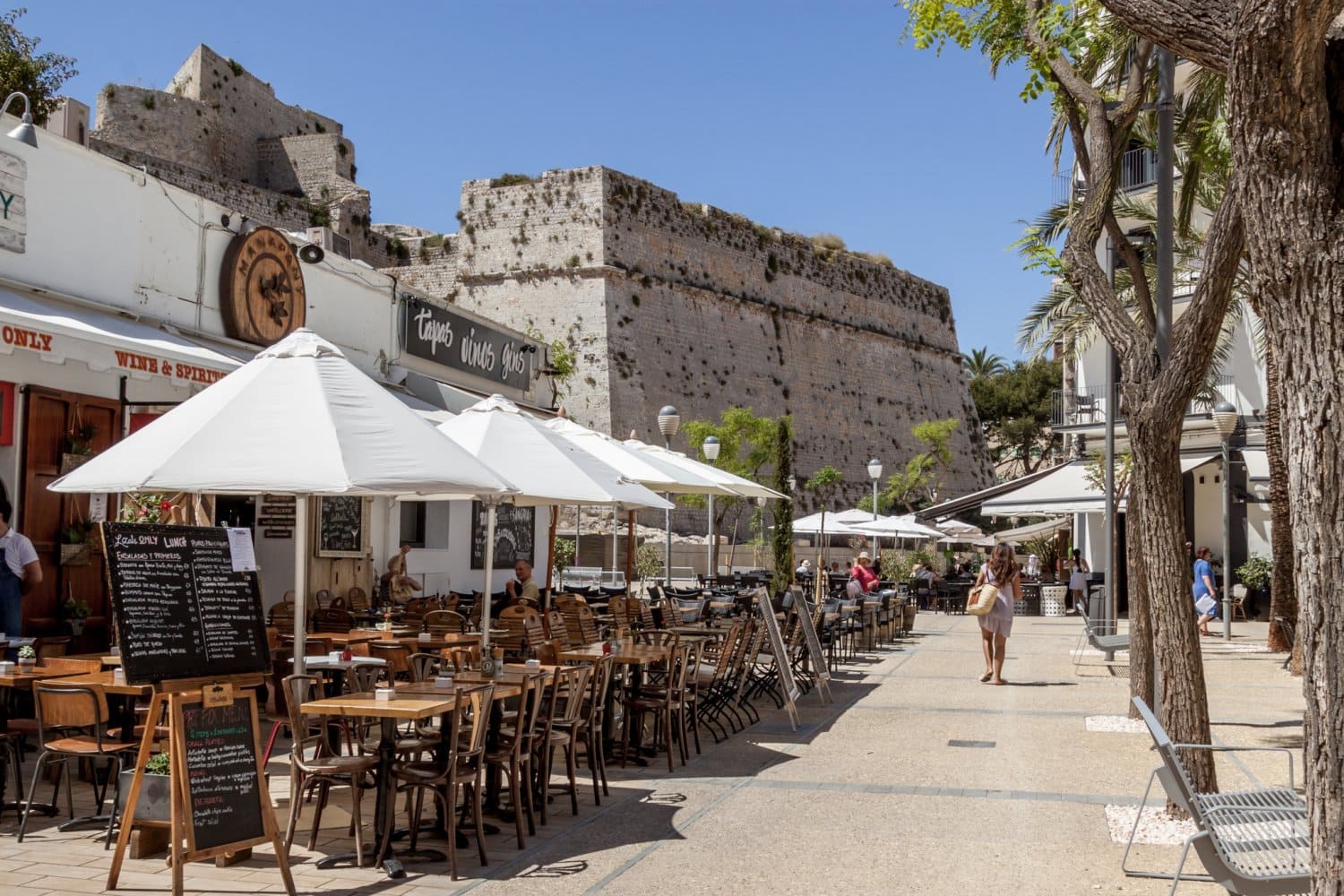 plaza del parque donde salir en Ibiza