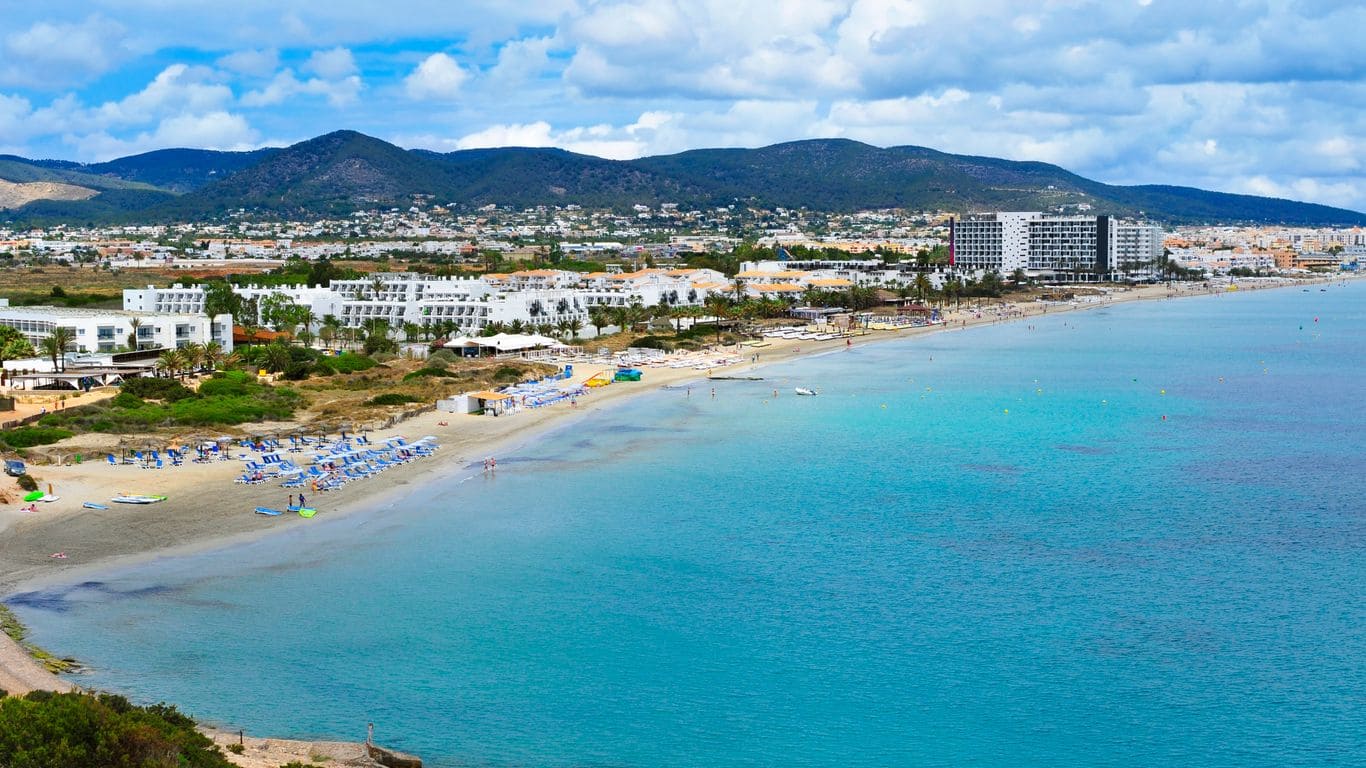 playa d’en bossa playas en ibiza